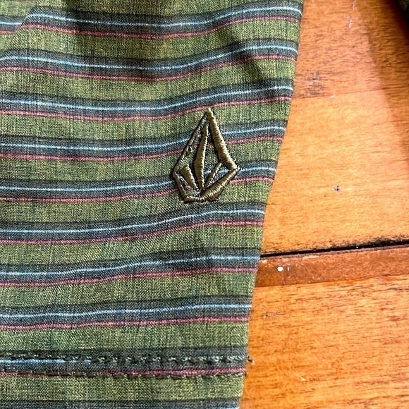 Volcom shorts - Picture 5 of 8